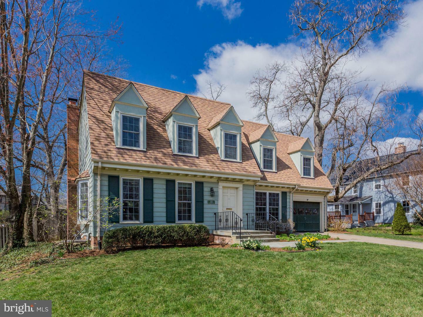 Property Photo: 112 E Jefferson Street E VA 22046