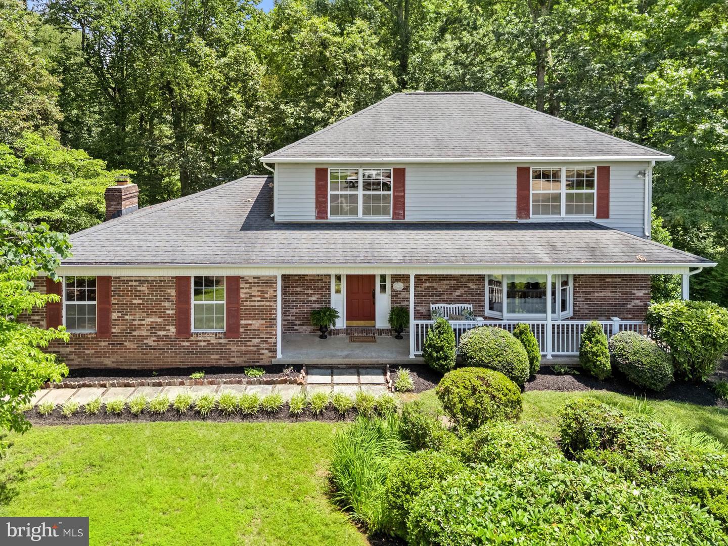 Property Photo: 5761 Wilshire Drive VA 20187