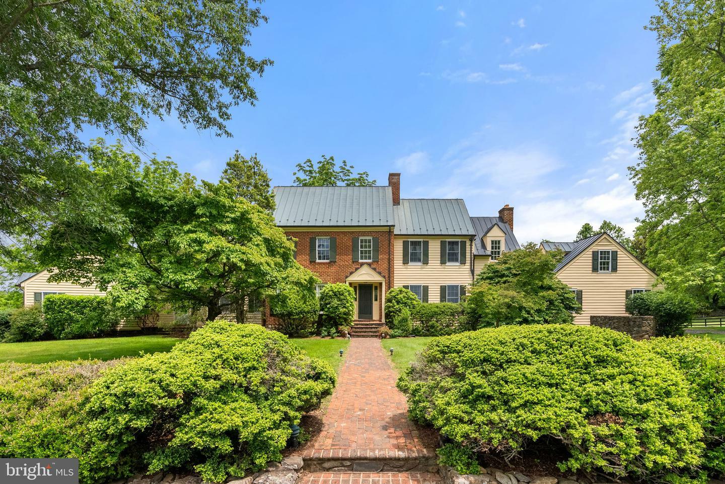 Property Photo: 10052 Possum Hollow Drive VA 20144