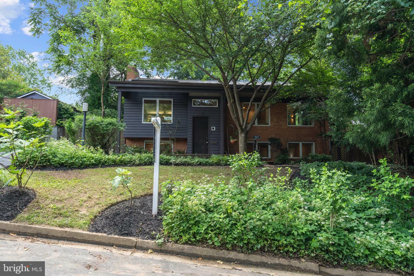 Property Photo: 4834 8th Street S VA 22204
