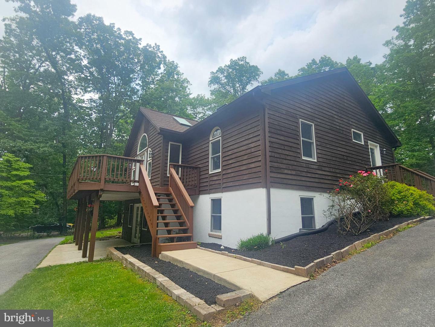 Property Photo: 654 Lakeside Drive WV 25425