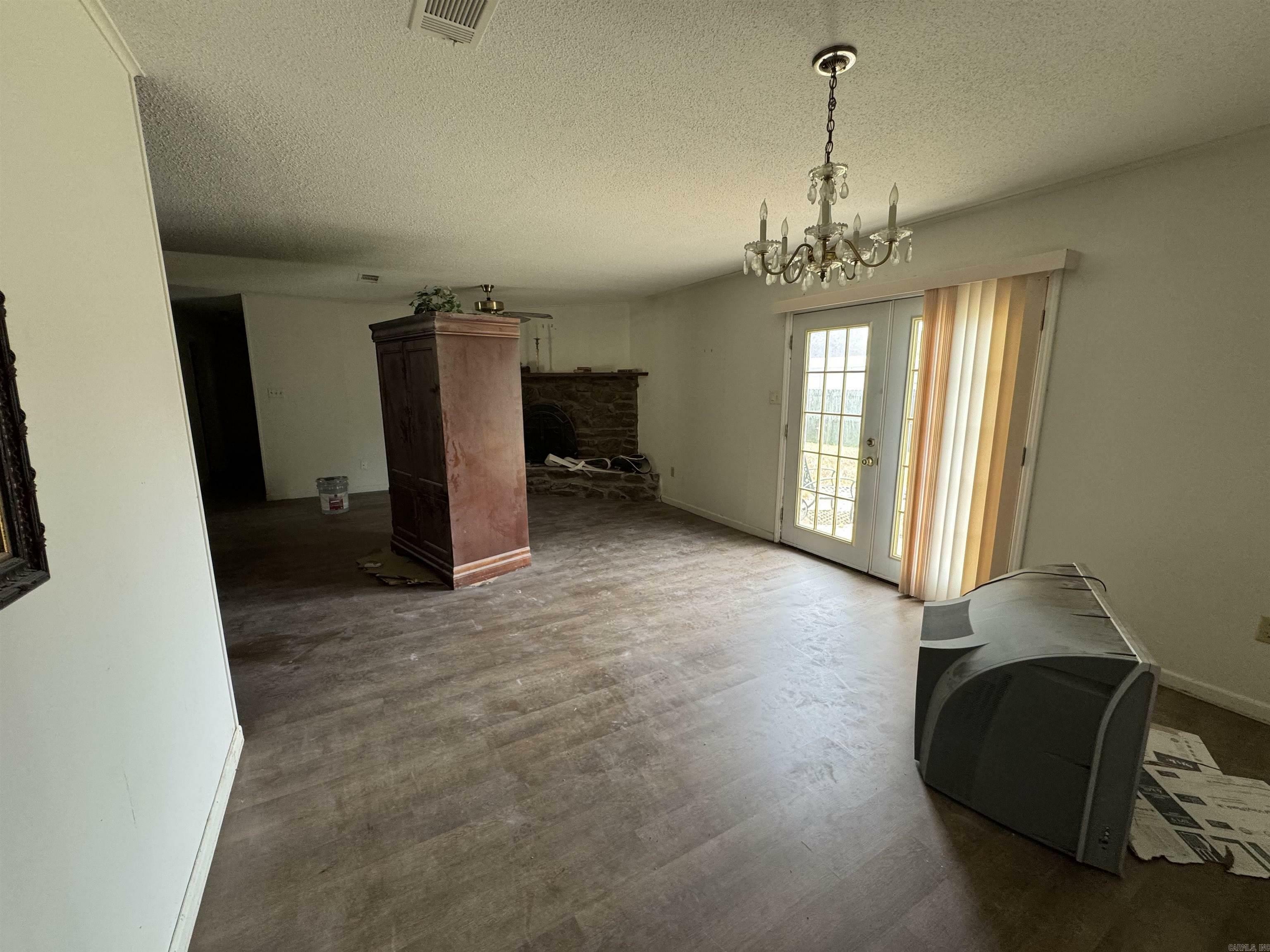 Property Photo: 10 Hollyridge Ct AR 72076