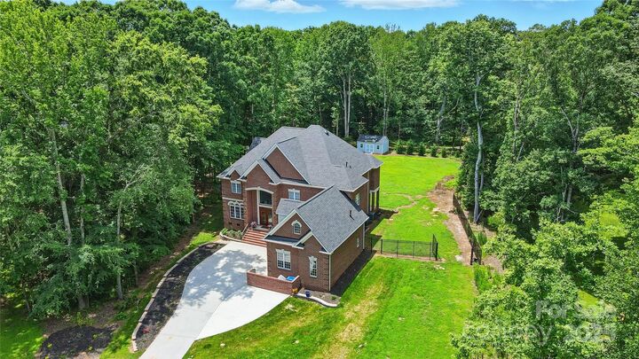 Property Photo:  3324 Greenhurst Drive  NC 28104 