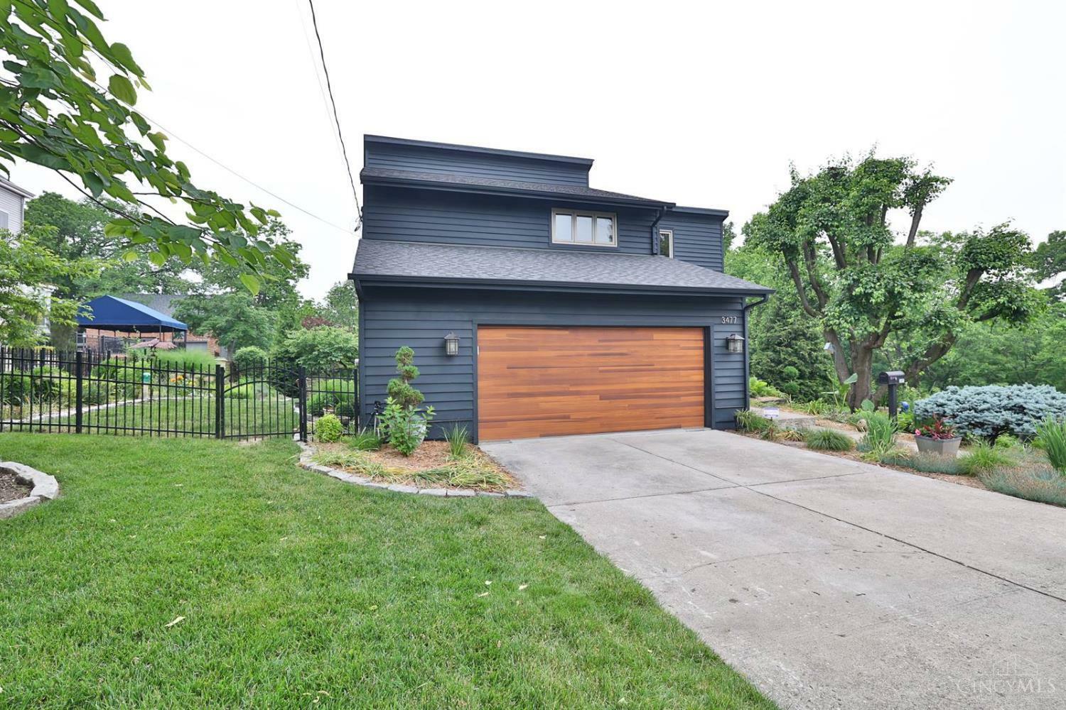 Property Photo: 3477 McFarlan Road OH 45211