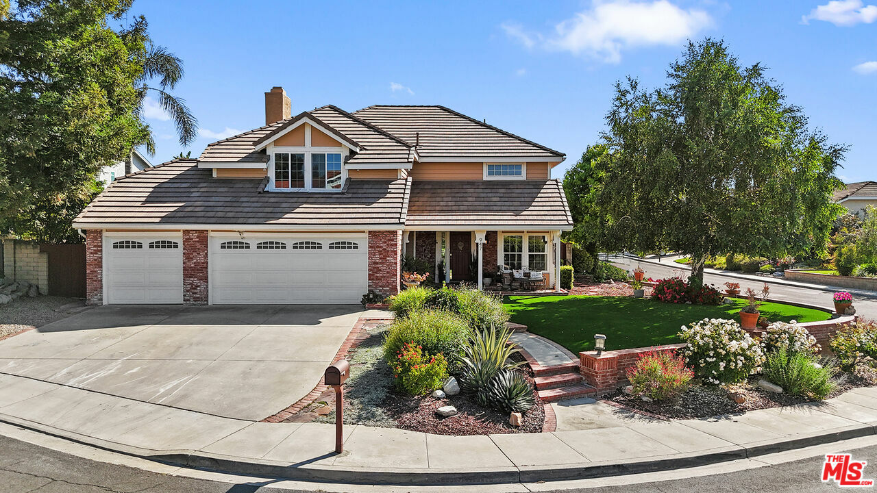 Property Photo:  947 Bearclaw Ct  CA 91320 
