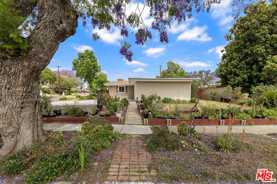 Property Photo:  720 Maertin Ln  CA 92831 