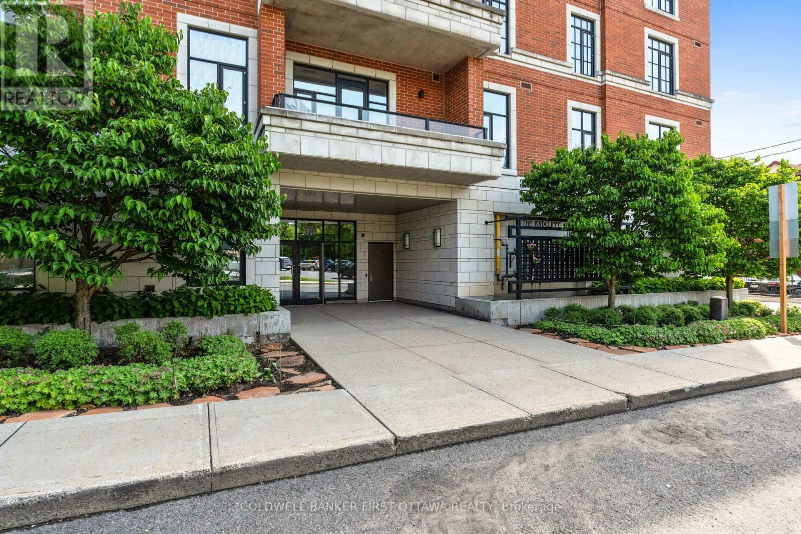 Photo de la propriété: 327 Breezehill Avenue 705 ON K1Y 1R6
