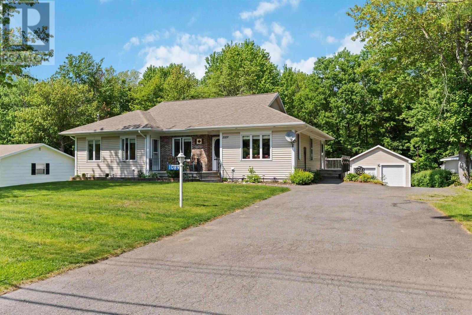 Property Photo: 1089 Pine Crest Drive NS B0P 1J0