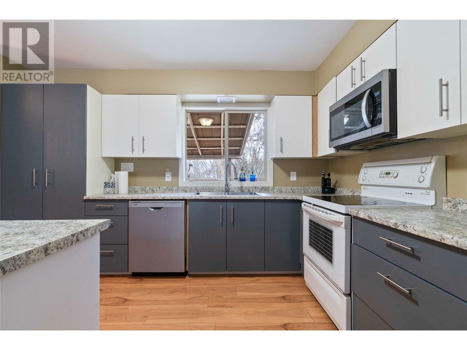 Property Photo:  3371 7 Avenue Southeast  BC V1E 2C4 