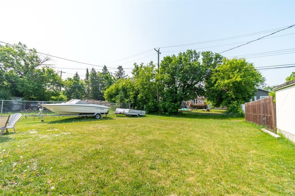 Property Photo: 432 Vaughan Avenue MB R1A 0S9