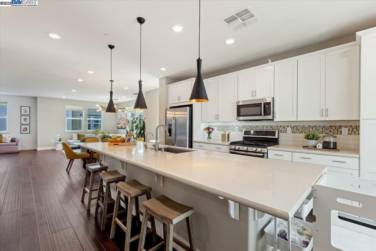 Property Photo: 4023 Clare St CA 94568
