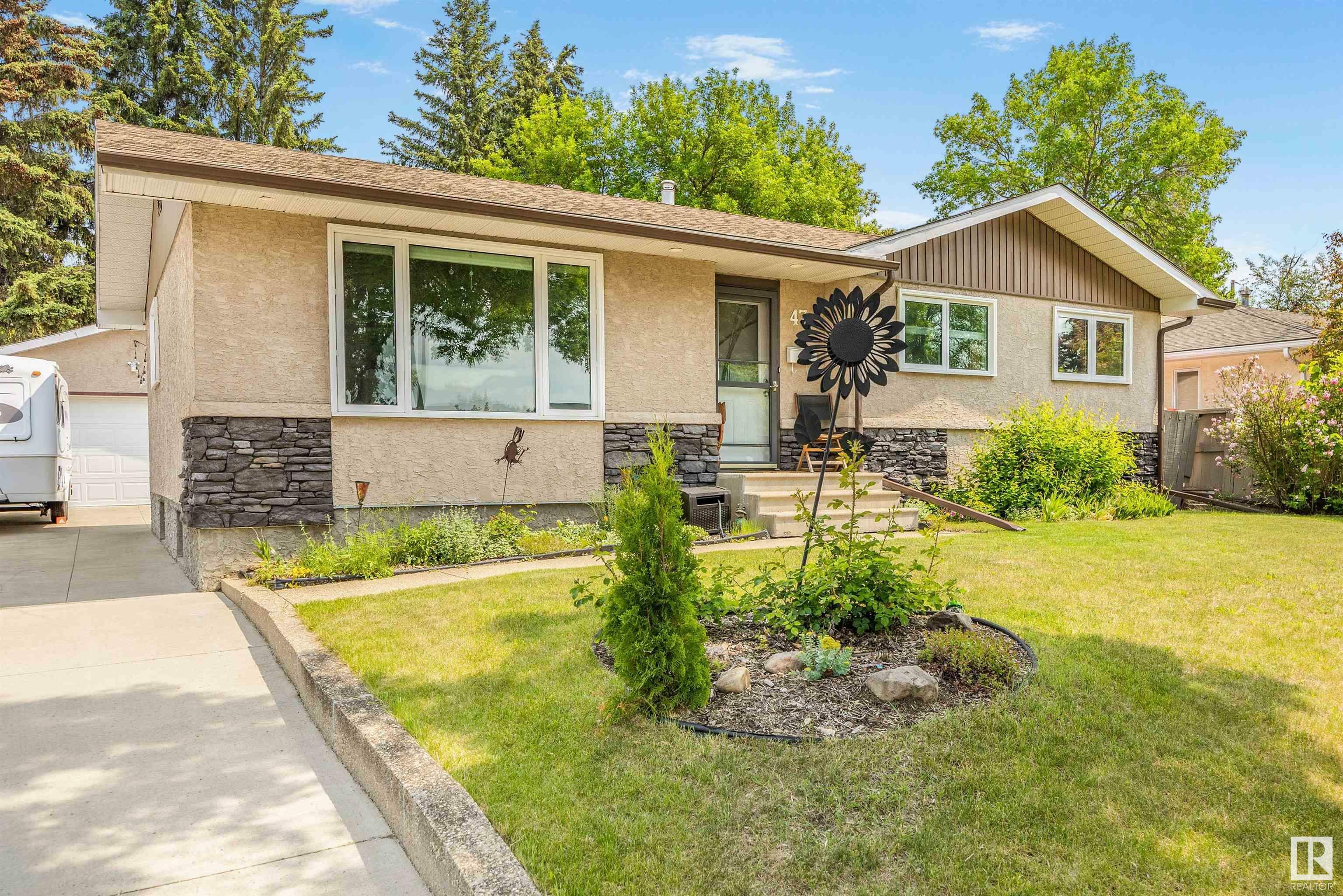 Property Photo: 47 Sheridan Drive AB T8N 0J1