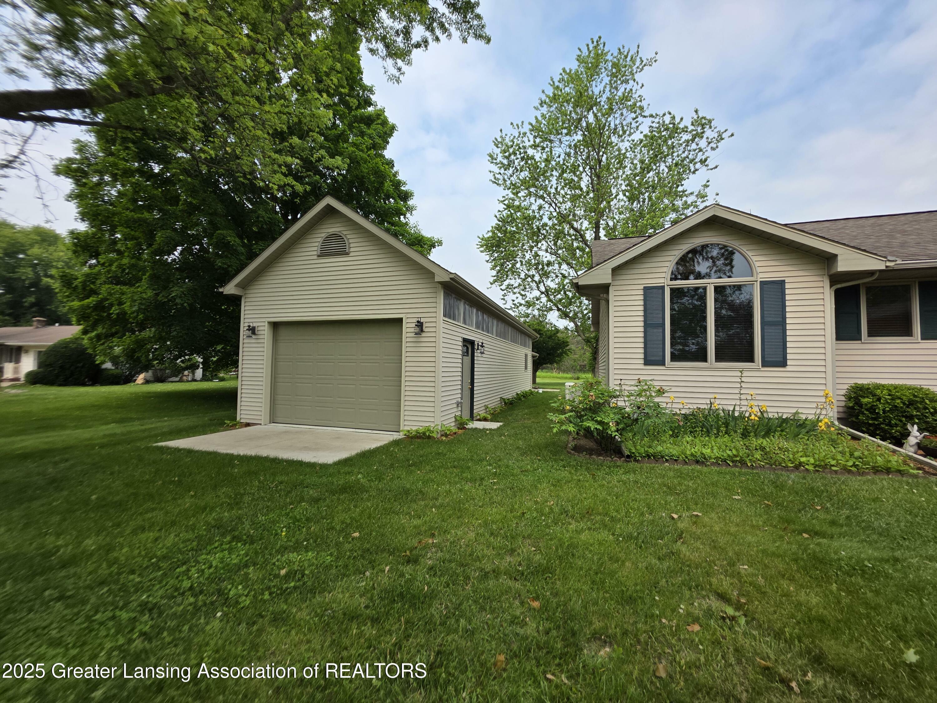 Property Photo: 2380 S Waverly Road MI 48827