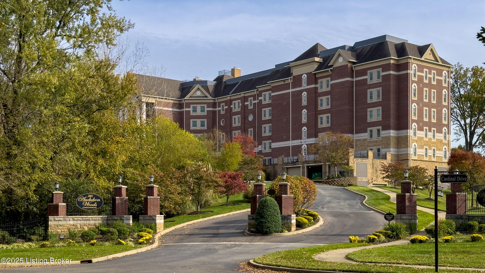 Property Photo: 1300 Cardinal Dr 301 KY 40213