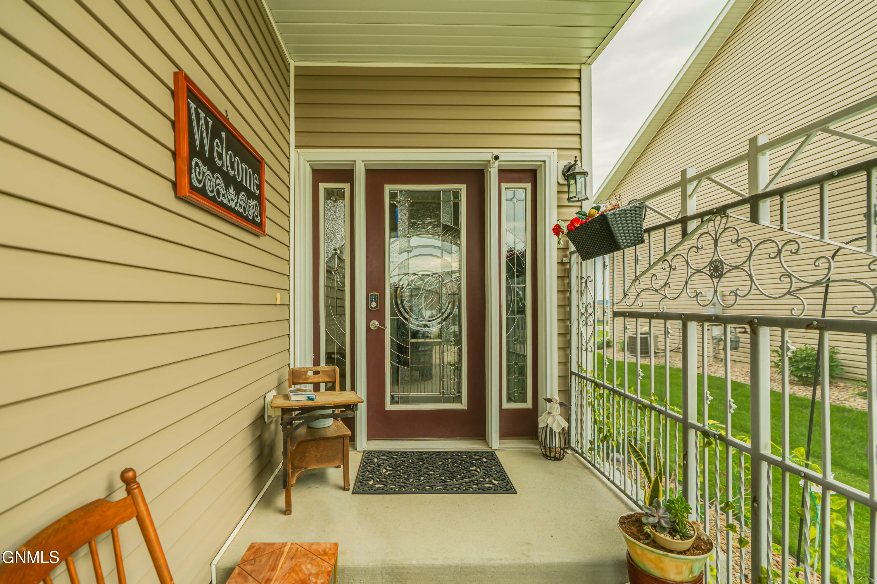 Property Photo: 1724 Calgary Loop ND 58503
