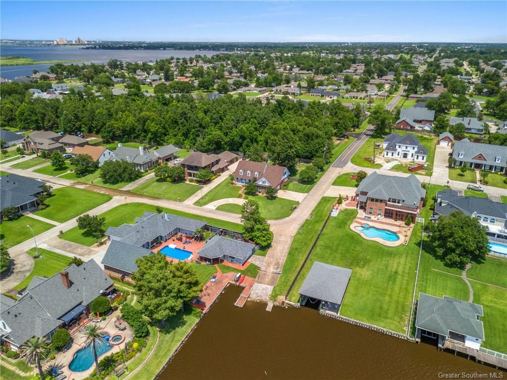 Property Photo: 4887 Riverview Lane LA 70605