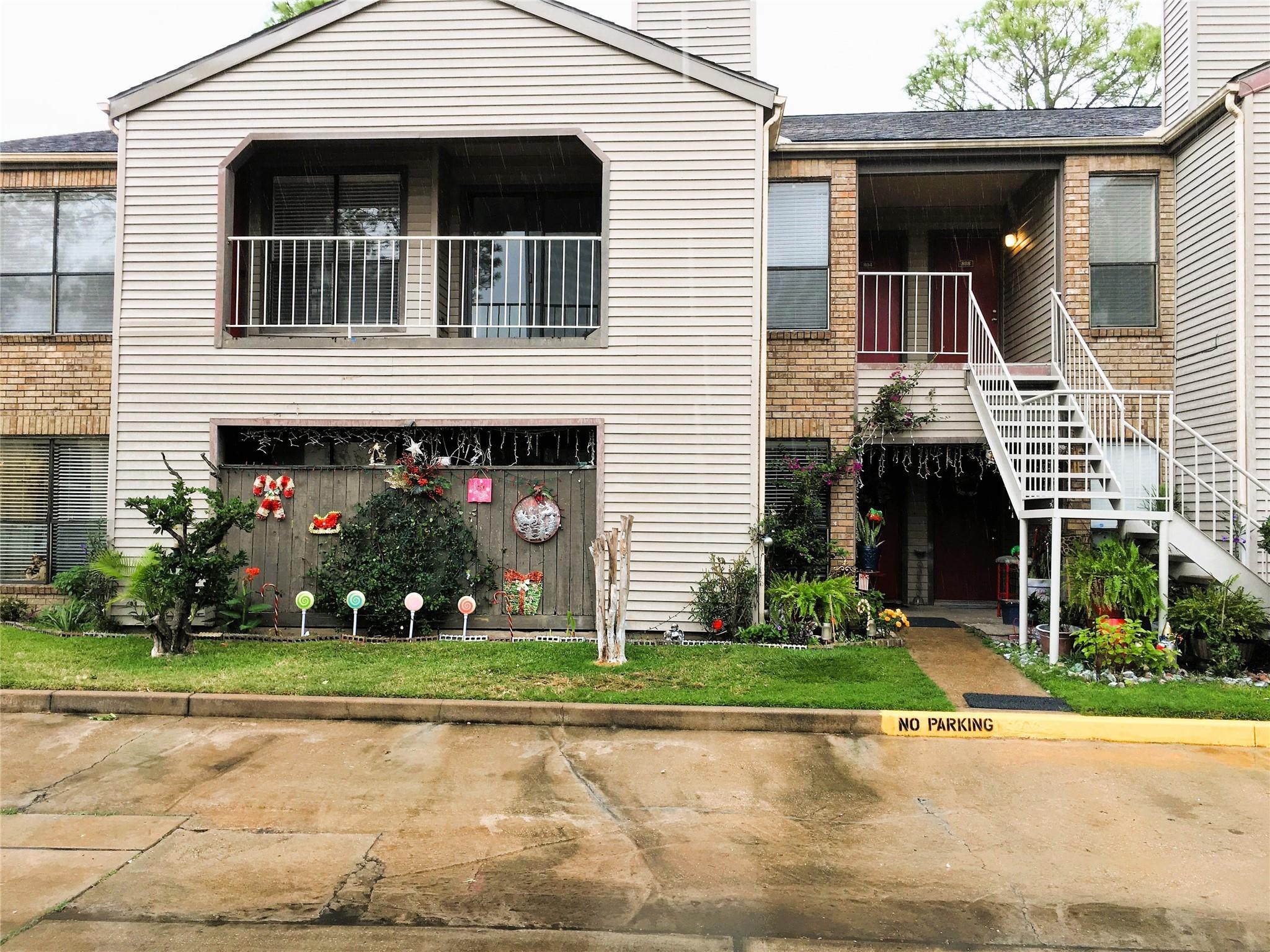 Property Photo: 2025 Augusta Drive 804 TX 77057