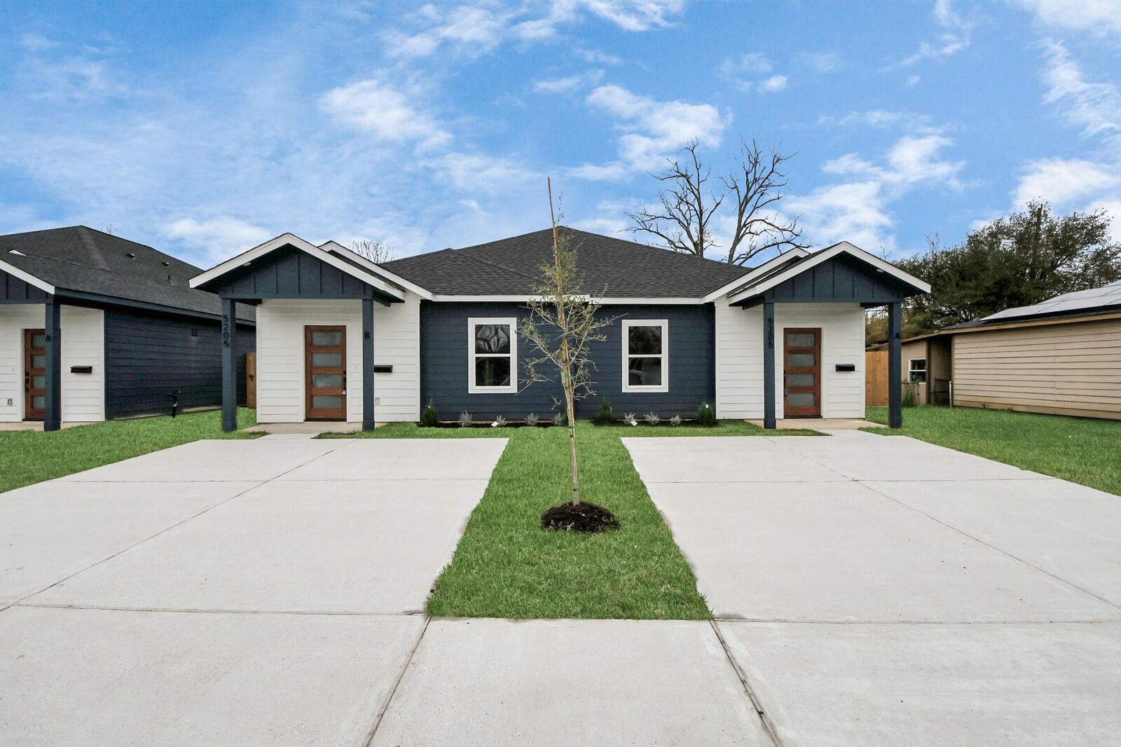 Property Photo:  5205 Kenilwood Drive  TX 77033 