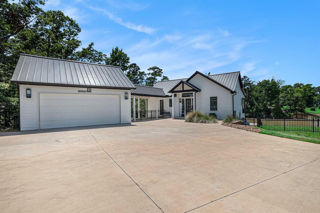 Property Photo: 111 Seagull Path TX 77364