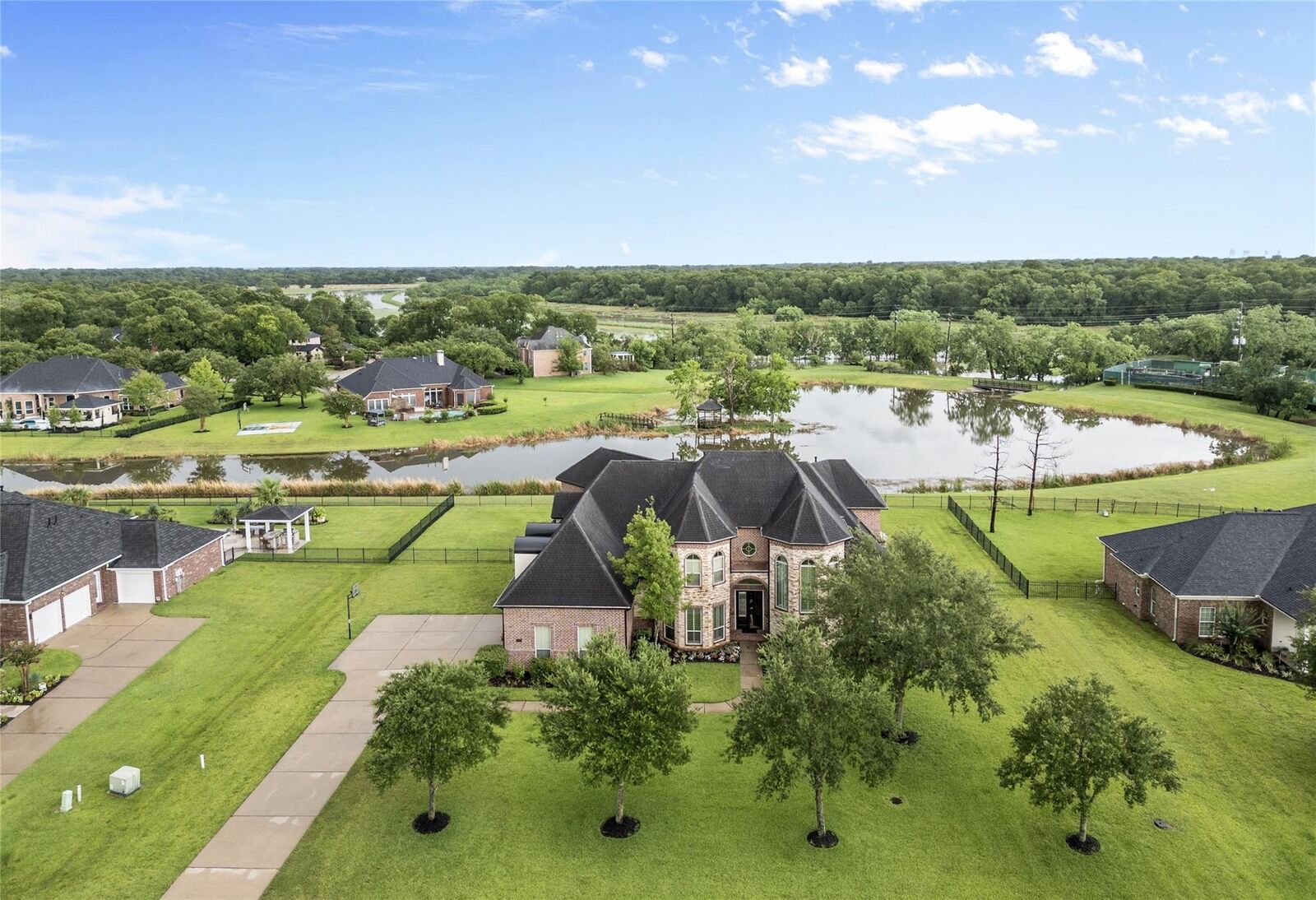 Property Photo: 9030 Royal Crest Lane TX 77469
