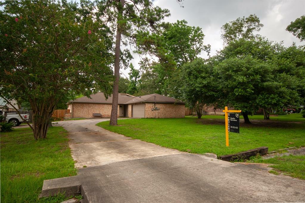 Property Photo: 217 Wellwood Lane TX 77304