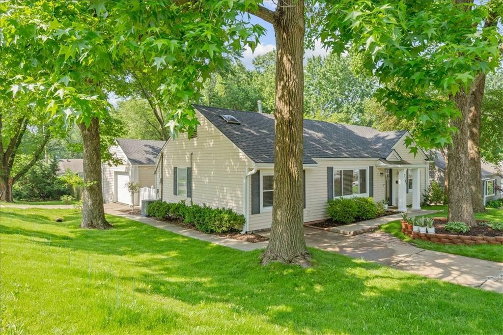 Property Photo:  2701 W 75th Place  KS 66208 