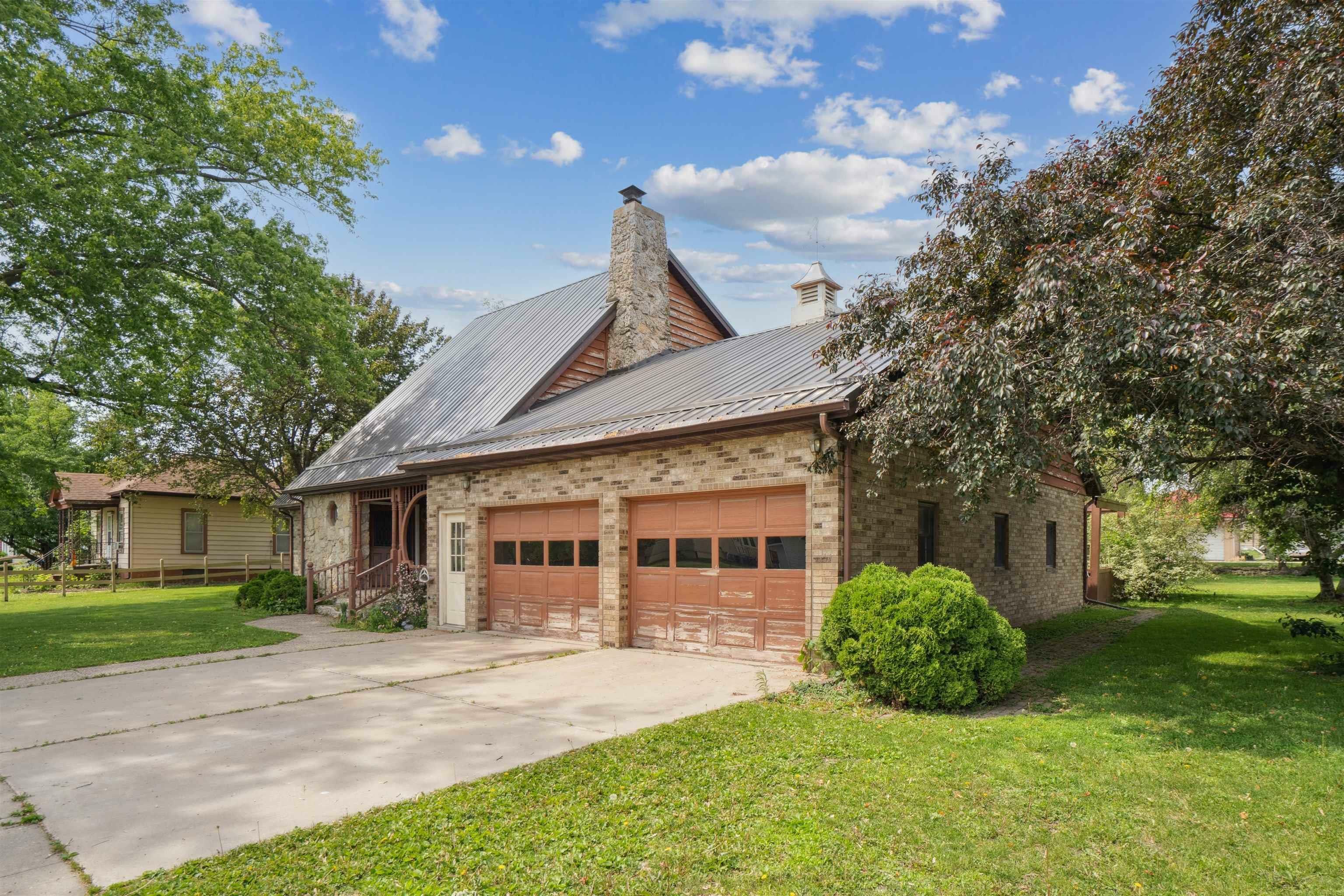 Property Photo:  437 W Williams Street  IA 52162 