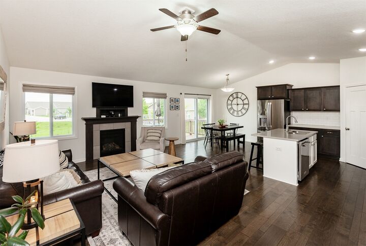 Property Photo:  775 NE Addison Drive  IA 50263 