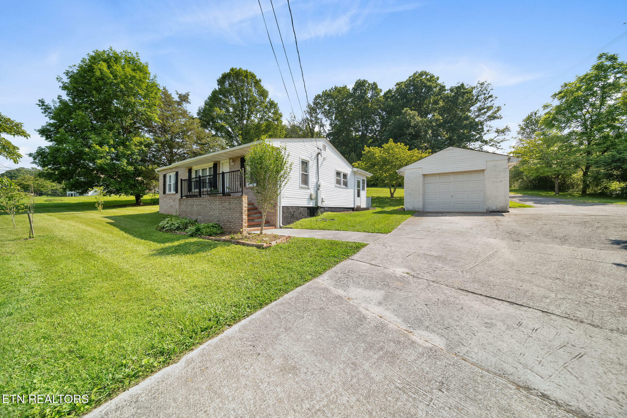 Property Photo: 8028 Pelleaux Rd TN 37938