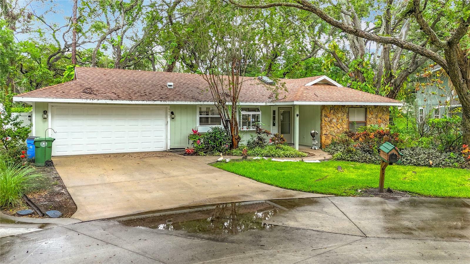 Property Photo:  6901 Arbor Oaks Court  FL 34209 