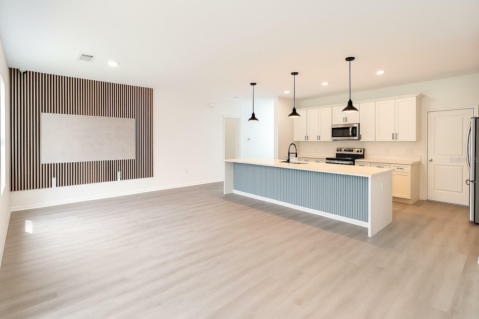Property Photo: 313 Bass Court FL 34759