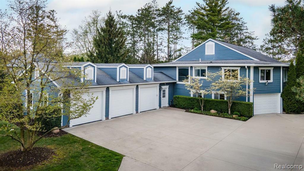 900 Indianwood Road  Lake Orion MI 48362 1323 photo