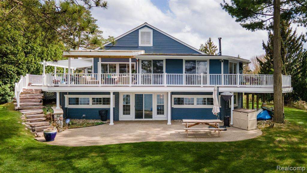 900 Indianwood Road  Lake Orion MI 48362 1323 photo