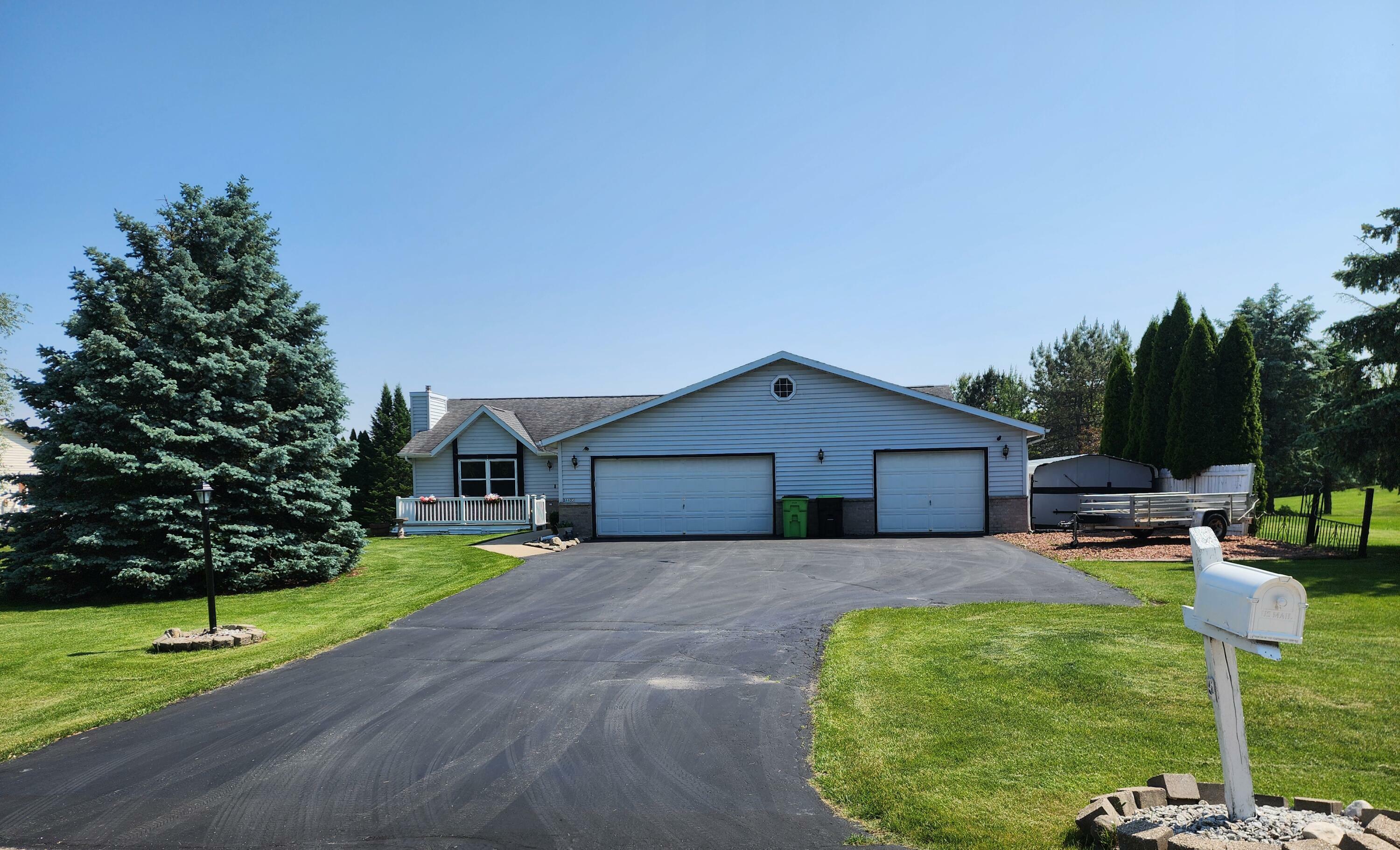 Property Photo: 28835 Oak Hill Ln WI 53185