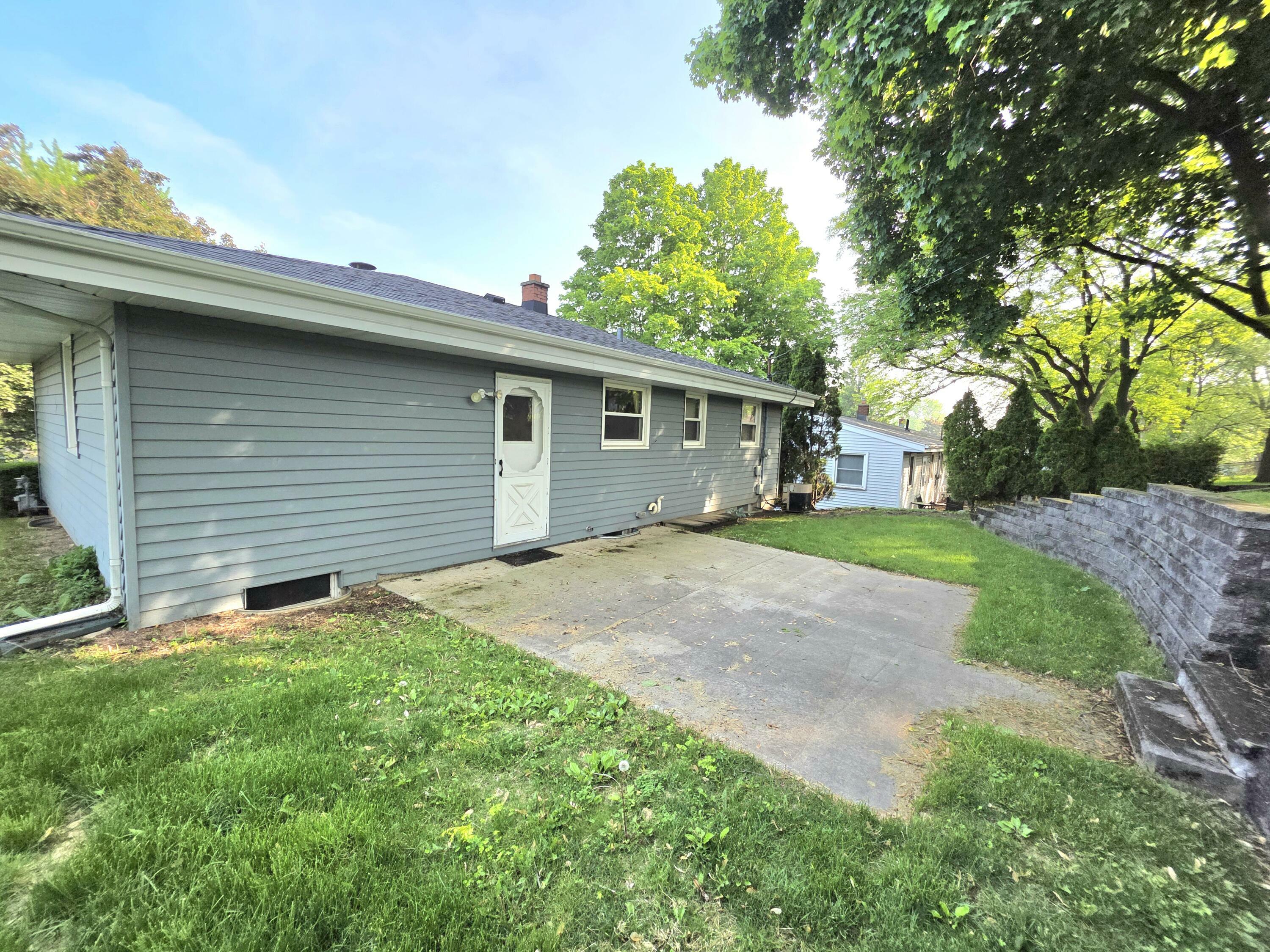 Property Photo: 318 Debbie Dr WI 53189