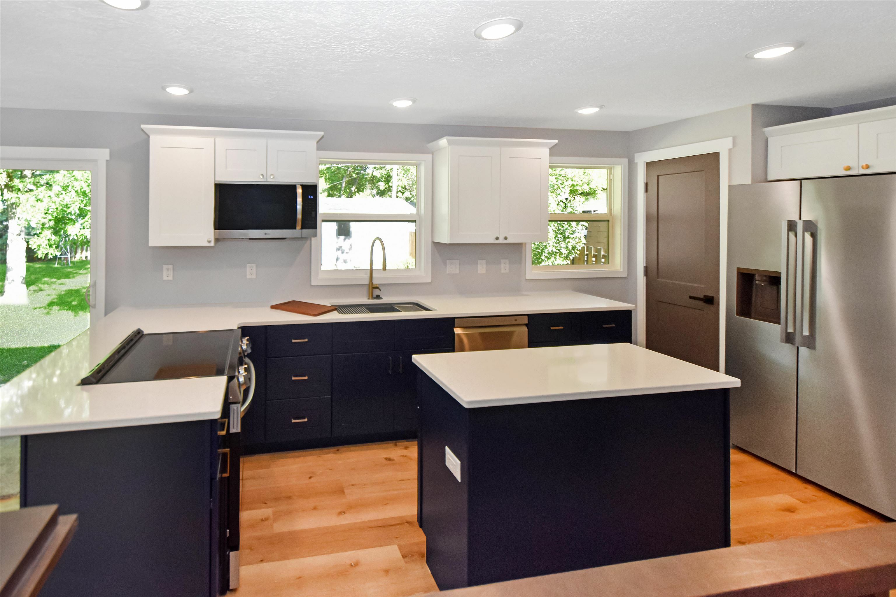 Property Photo: 1821 11th St SW ND 58701
