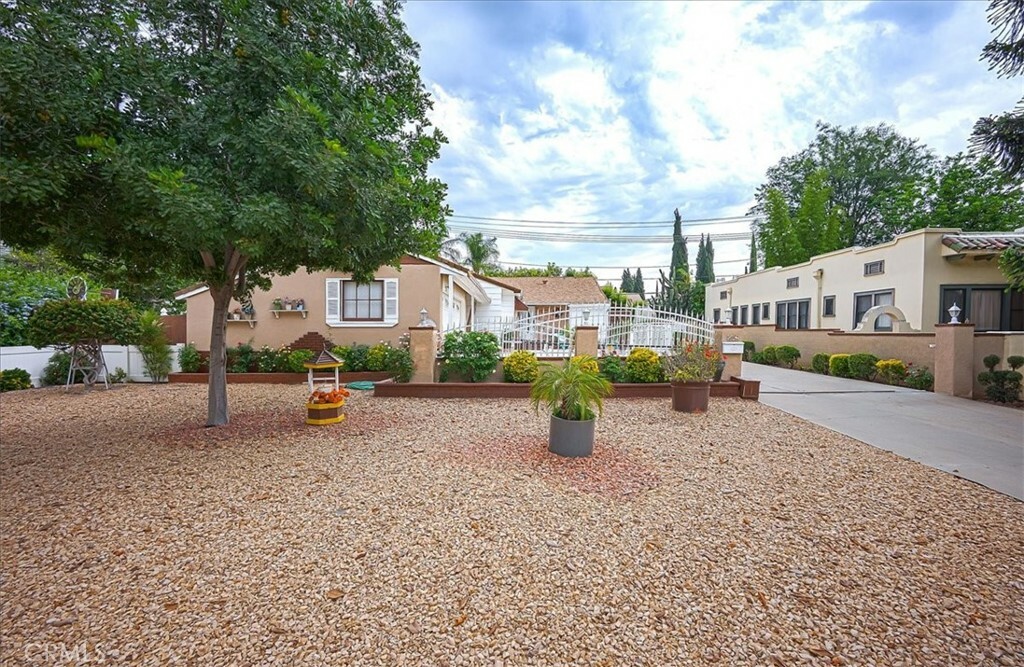 5062 Magnolia Avenue  Riverside CA 92506 photo