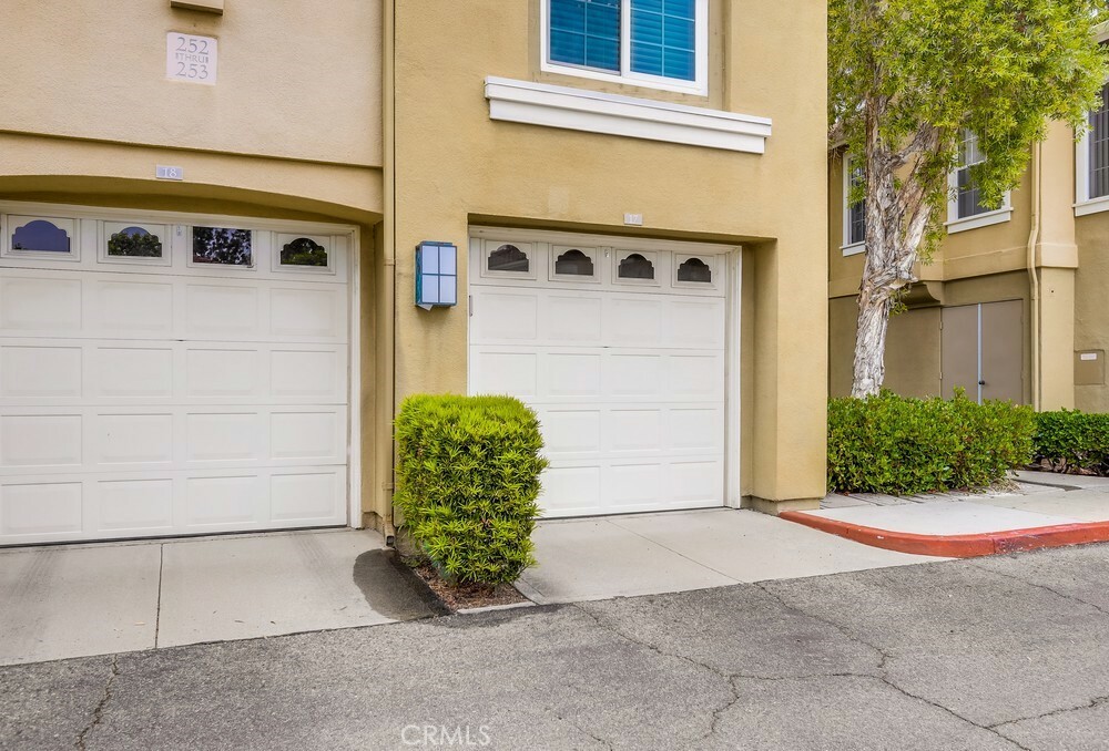 Property Photo:  253 Gallery Way  CA 92782 