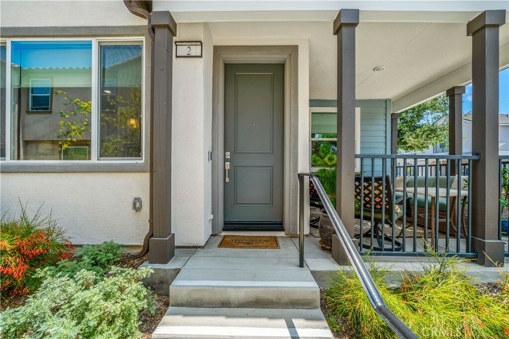 Property Photo:  15210 Horizon Street 2  CA 92336 