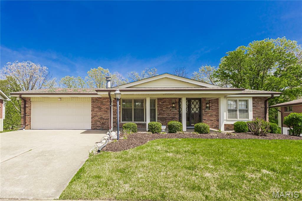 Property Photo: 4529 Mooncrest Drive MO 63128