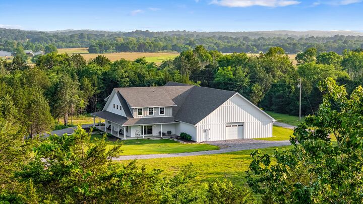 Property Photo: 2825 Oregon Road TN 37118