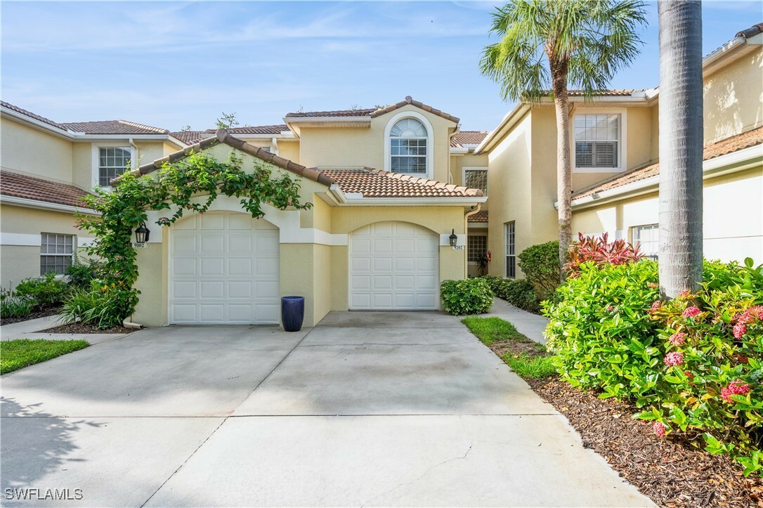 Property Photo:  74 Silver Oaks Circle 9-202  FL 34119 