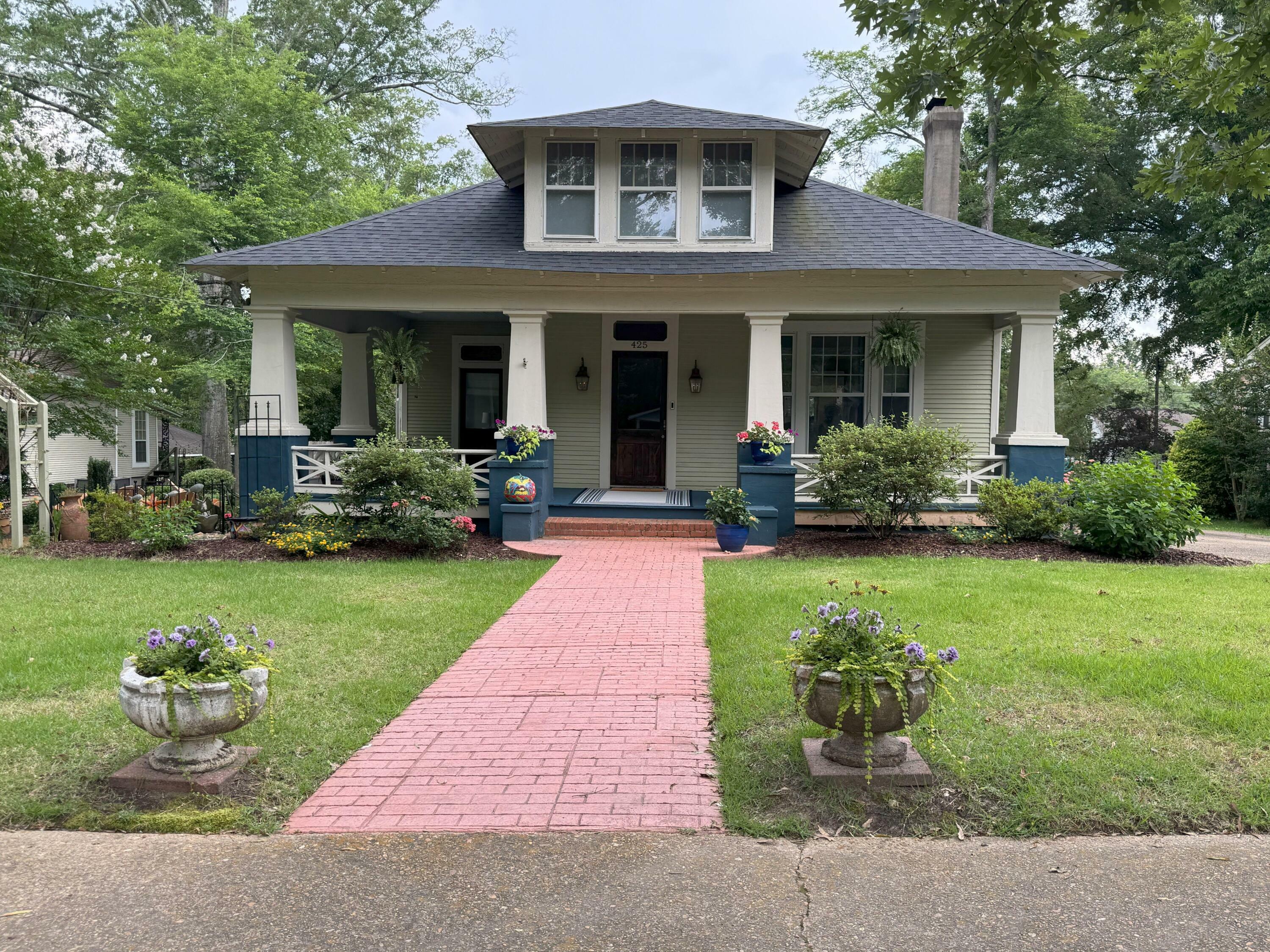 Property Photo: 425 Robins Street MS 38804