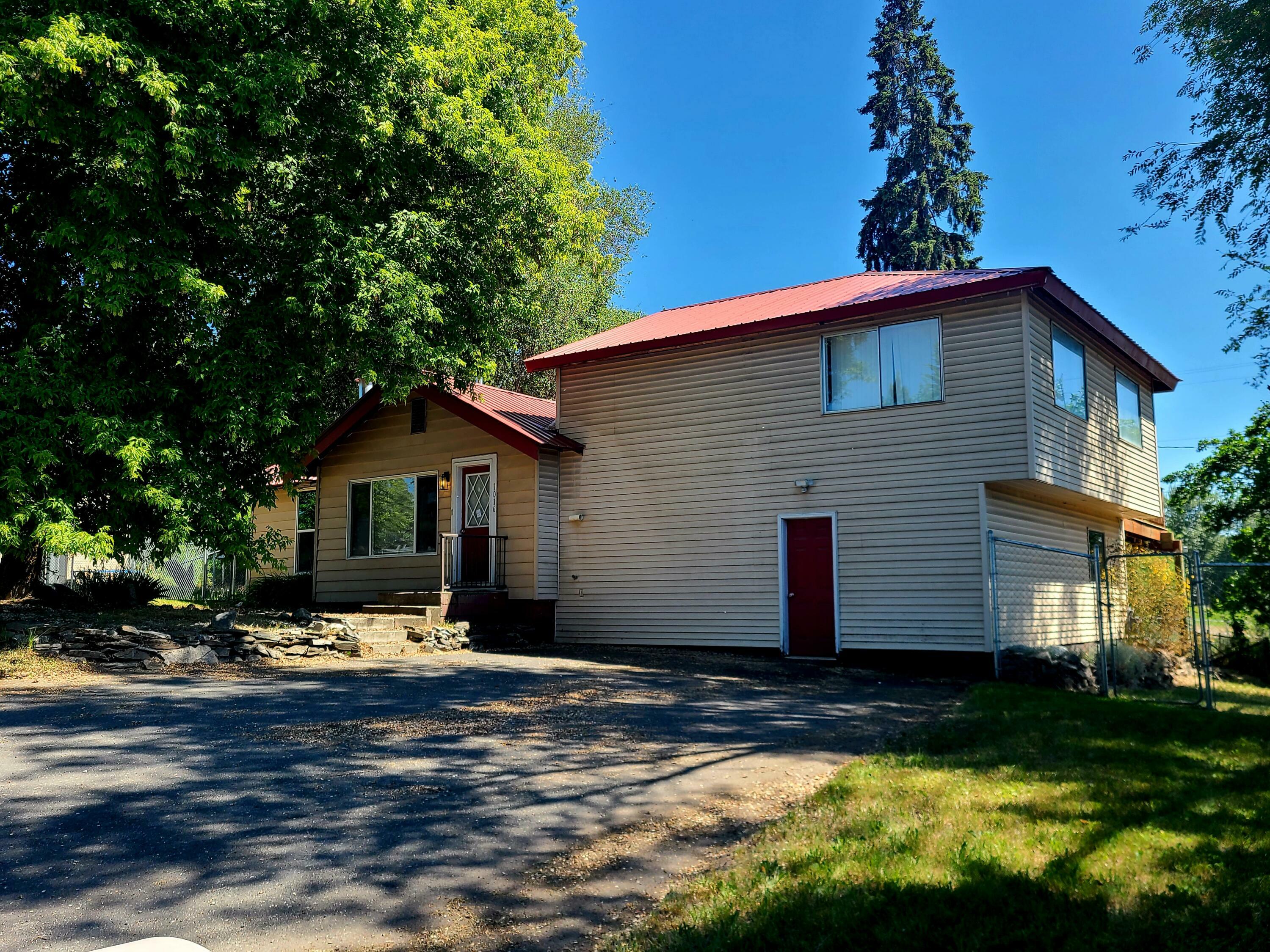 Property Photo: 1016 E 3rd Ave WA 99114