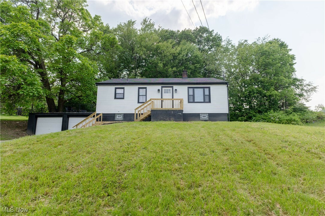 Property Photo: 490 Bedford Road SE OH 44403