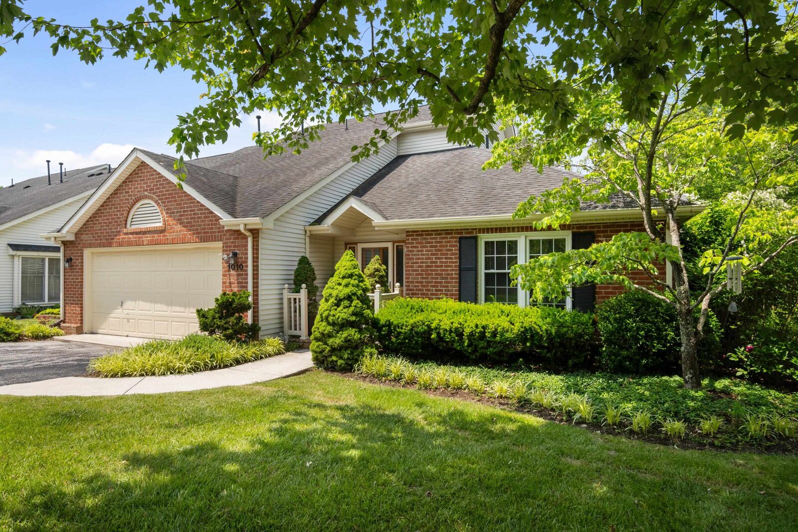 Property Photo: 1010 Oak Pointe Court VA 24060