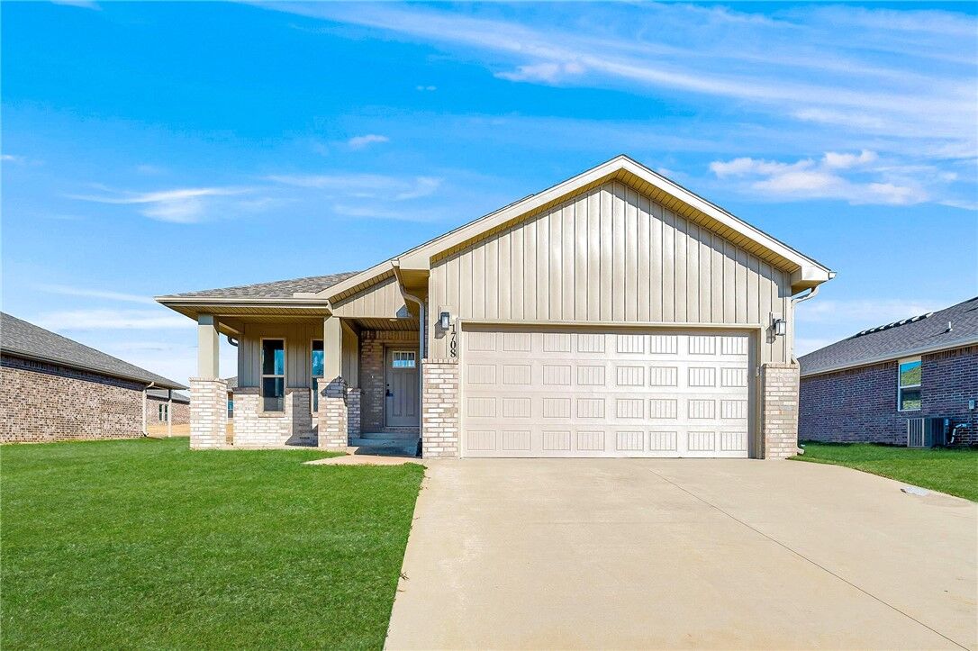 Property Photo:  1708 Farmer Street  AR 72751 