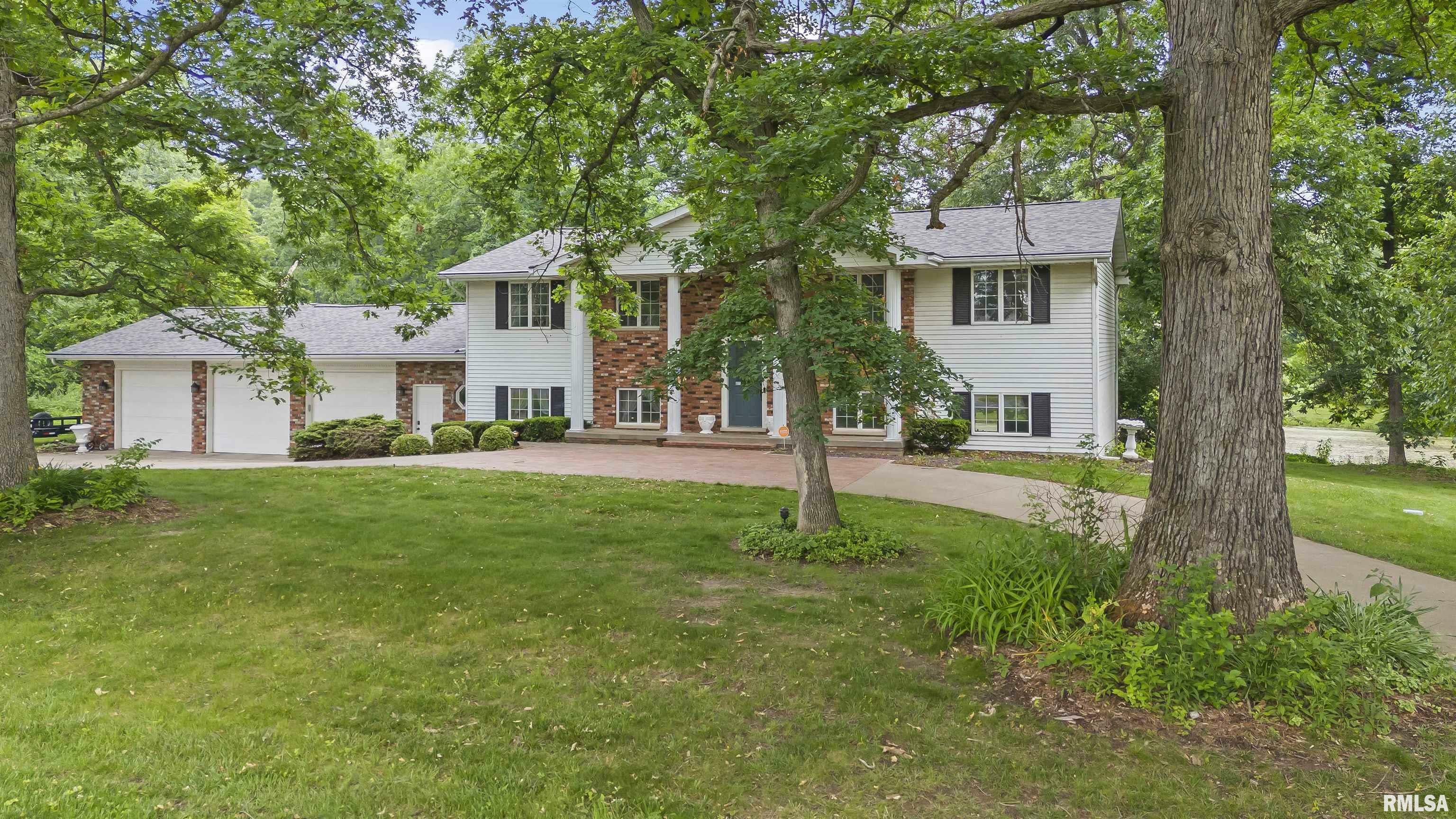Property Photo: 201 E Lake Shore Drive IL 61526