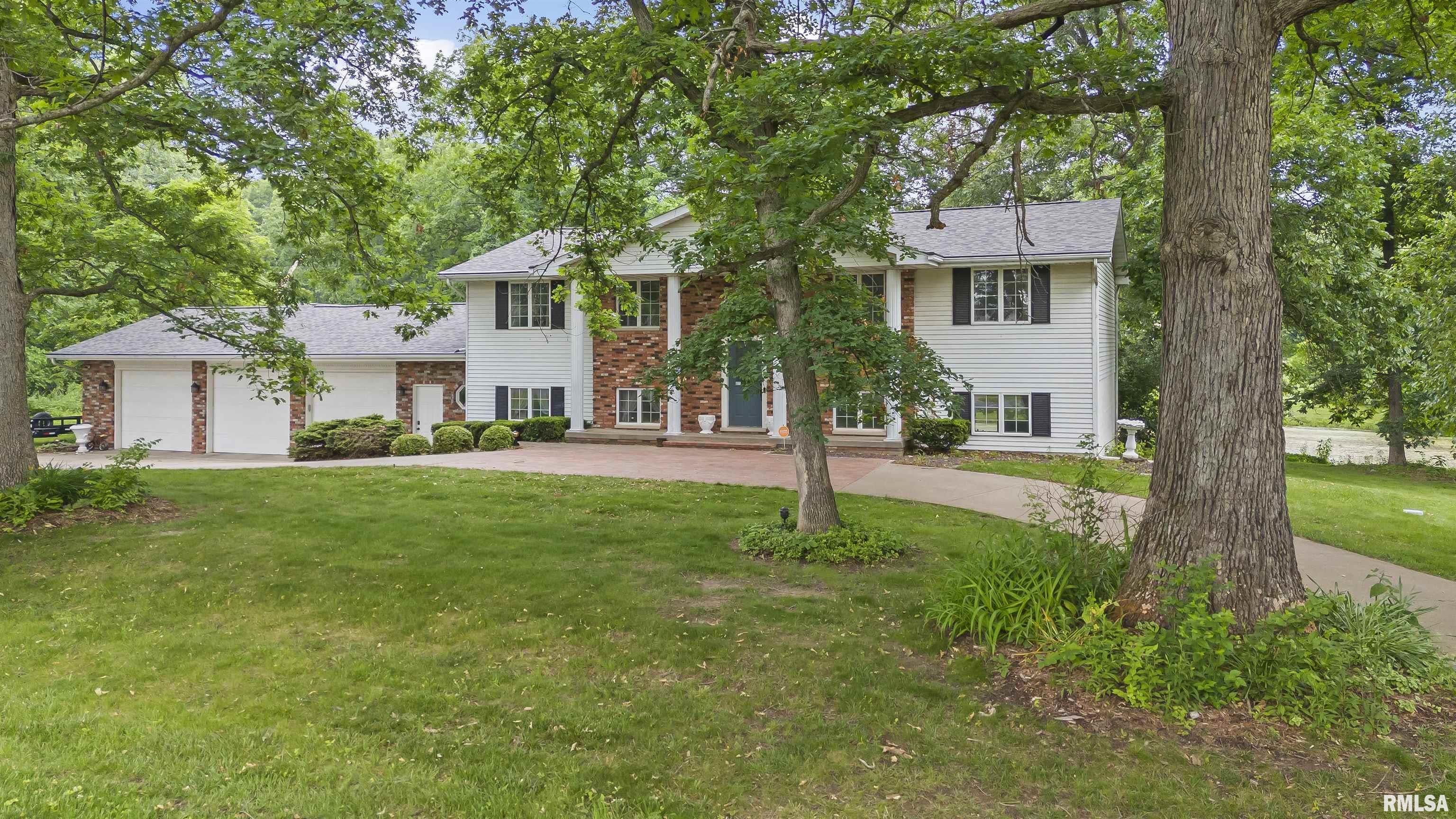 Property Photo: 201 E Lake Shore Drive IL 61526