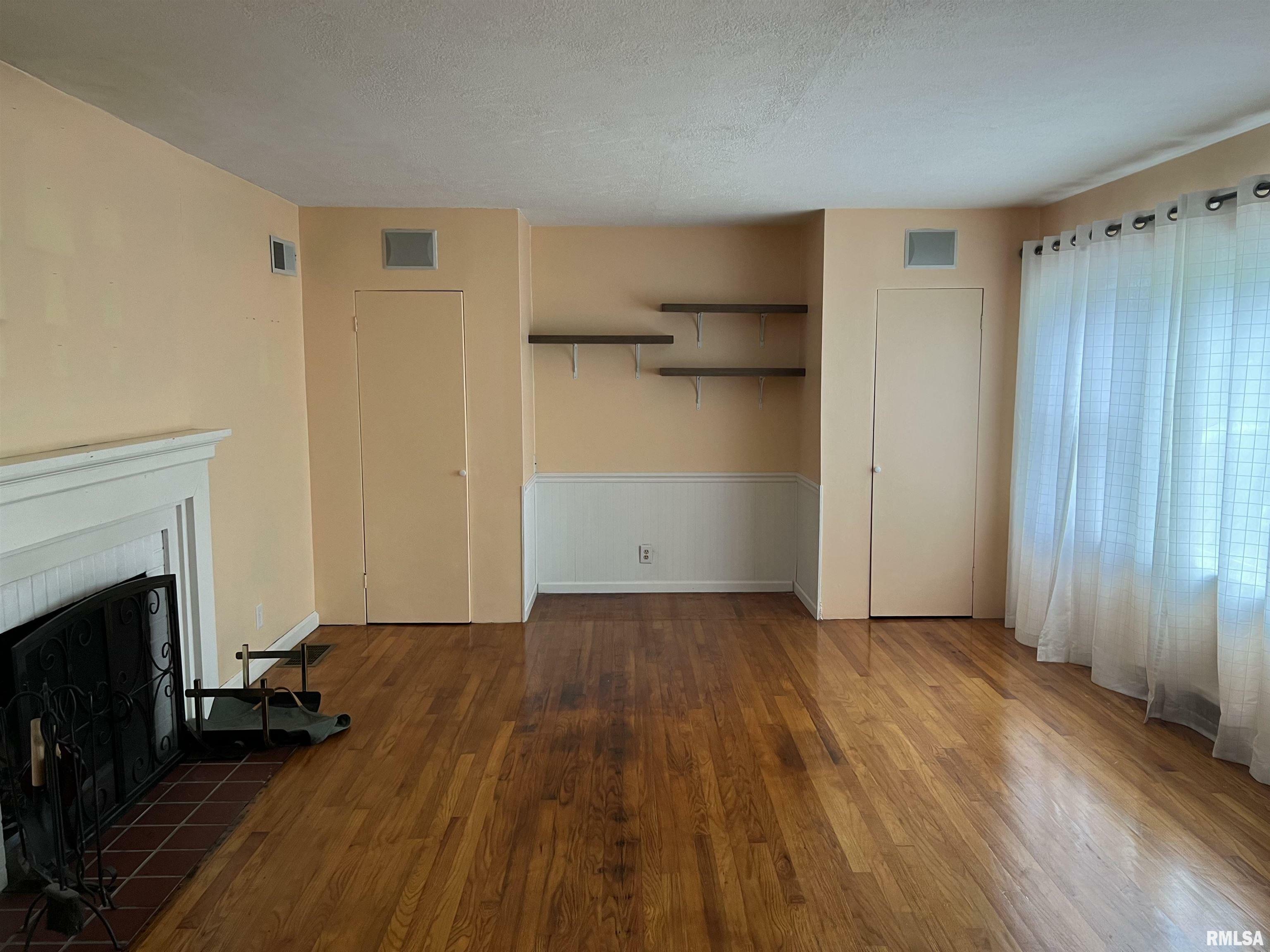 Property Photo: 1000 S Johnson Street IL 62901